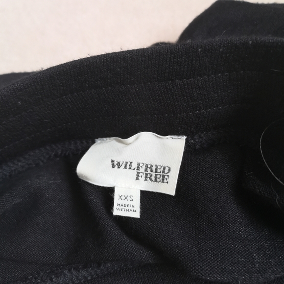 Aritzia knit skirt - Picture 2 of 3